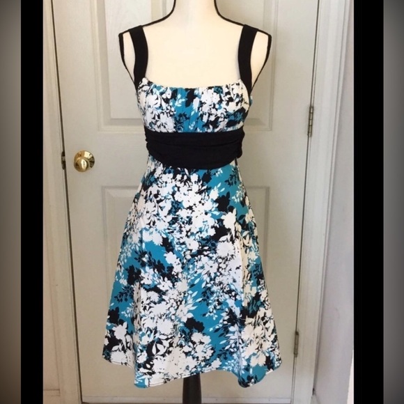 B. Smart Y2K Sleeveless Floral Formal Dress Umpire waist Blue and White Size 4 - Picture 2 of 13